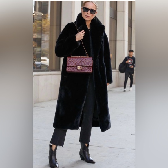 Chanel burgundy color  Shoulder Strap Bag. - Picture 4 of 17